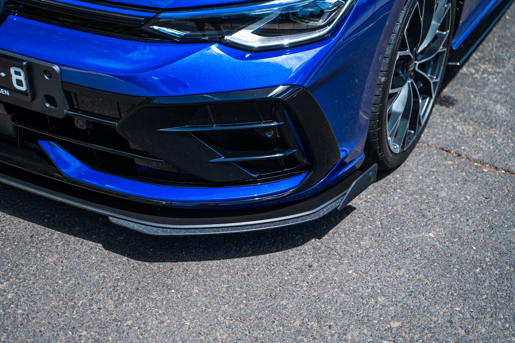 MK8.5 Golf R Chassis Mounted Front Lip Splitter