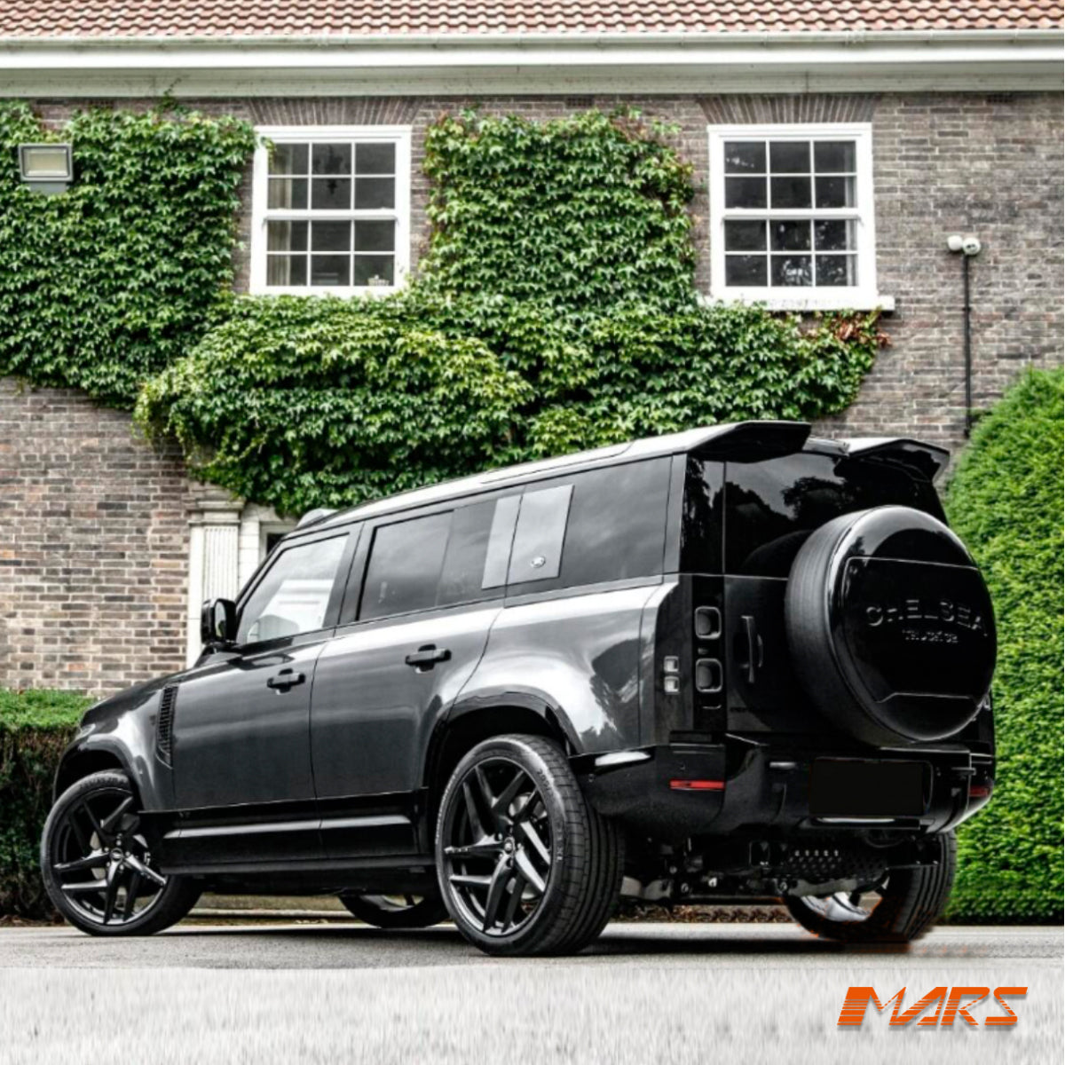 Black Rear Bumper Twin Exhaust Muffler Tips & Garnish Bodykit for Land Rover Defender L663 90 110 130 2020-2025