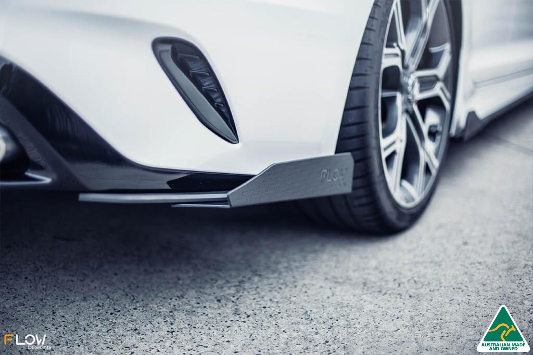 White Stinger CK GT Rear Spat Splitter Winglets