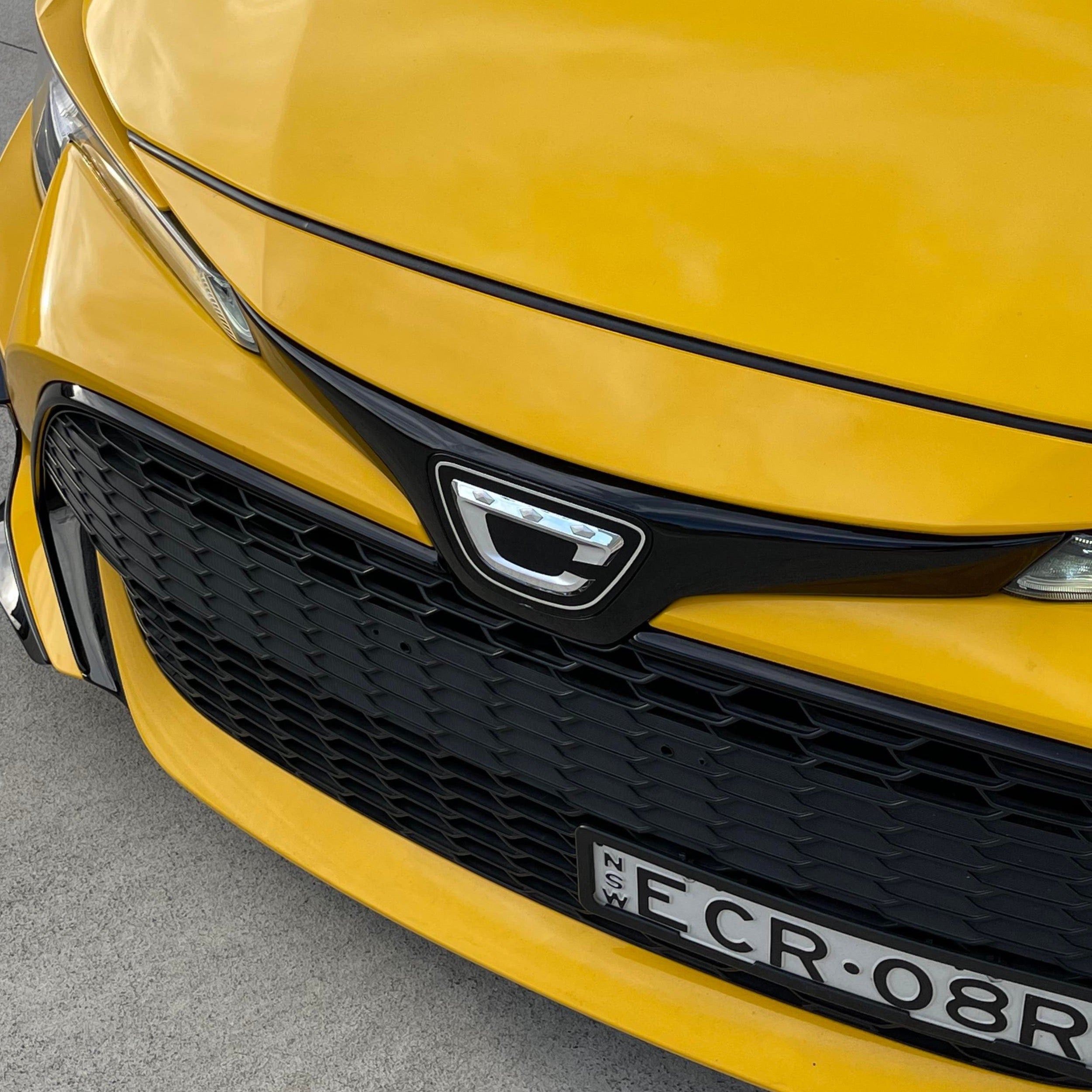 STREET ELEMENT JDM Style Front Grille & Emblem/Badge For 2018-2021 Toyota Corolla E210 [Eclipse Black]